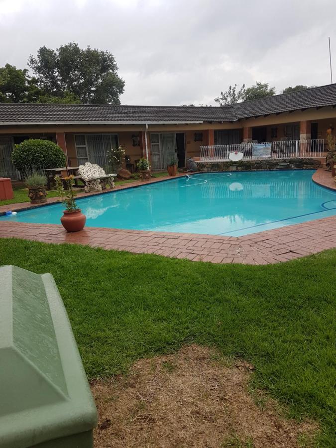 African Elephant Guesthouse Germiston Bagian luar foto
