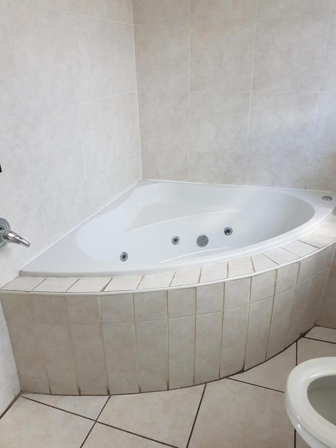 African Elephant Guesthouse Germiston Bagian luar foto