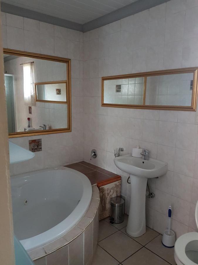 African Elephant Guesthouse Germiston Bagian luar foto