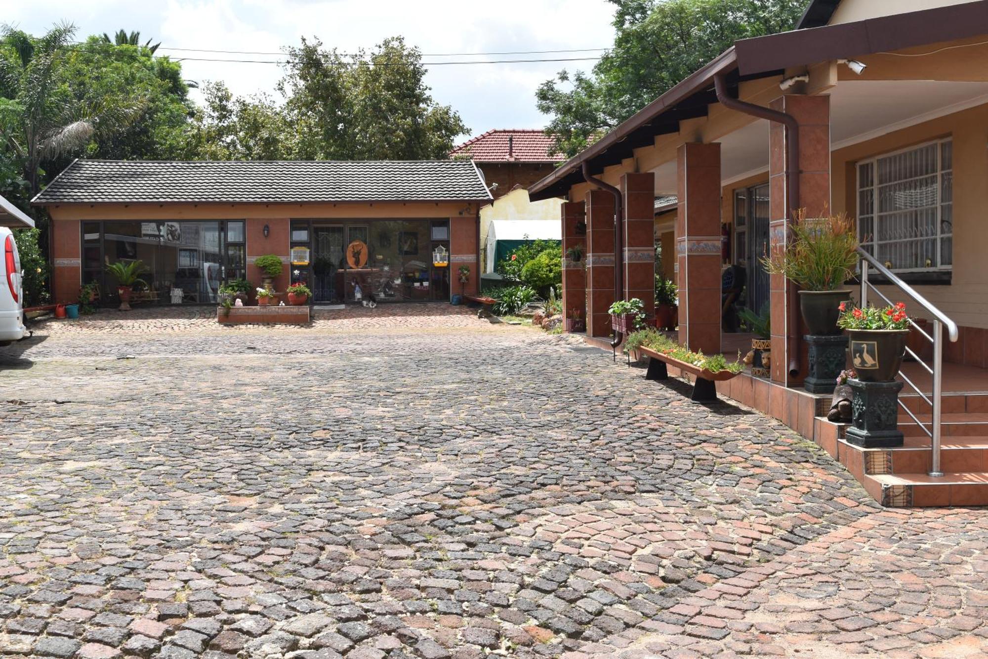 African Elephant Guesthouse Germiston Bagian luar foto