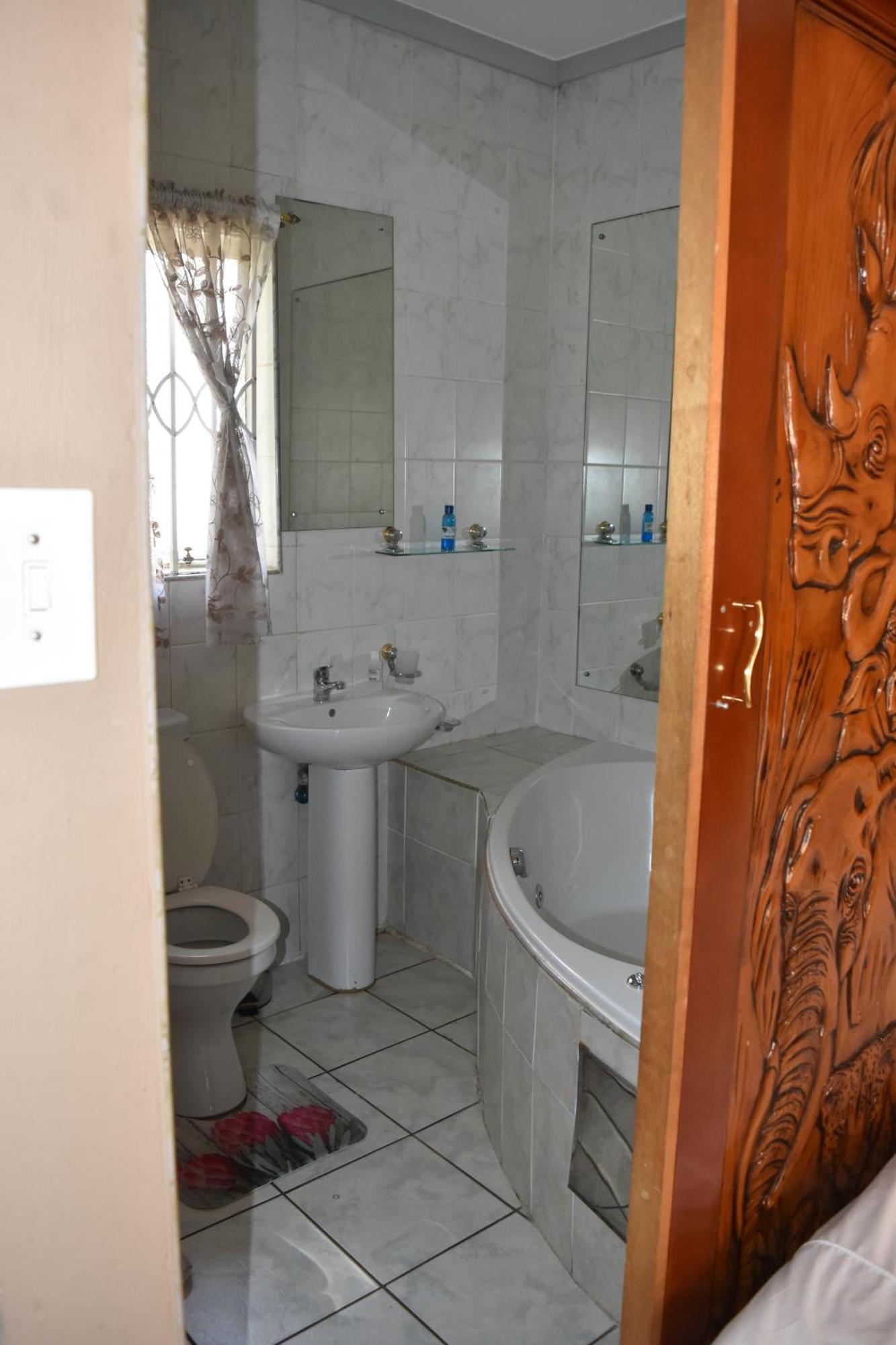 African Elephant Guesthouse Germiston Bagian luar foto