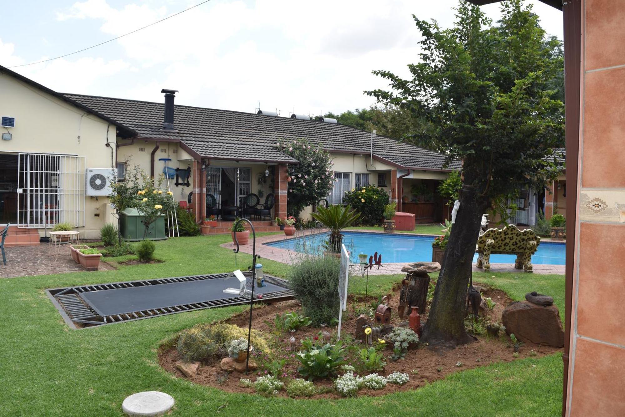 African Elephant Guesthouse Germiston Bagian luar foto